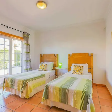 Villa Casais De Mestre Mendo Sleeps 8 Wifi
